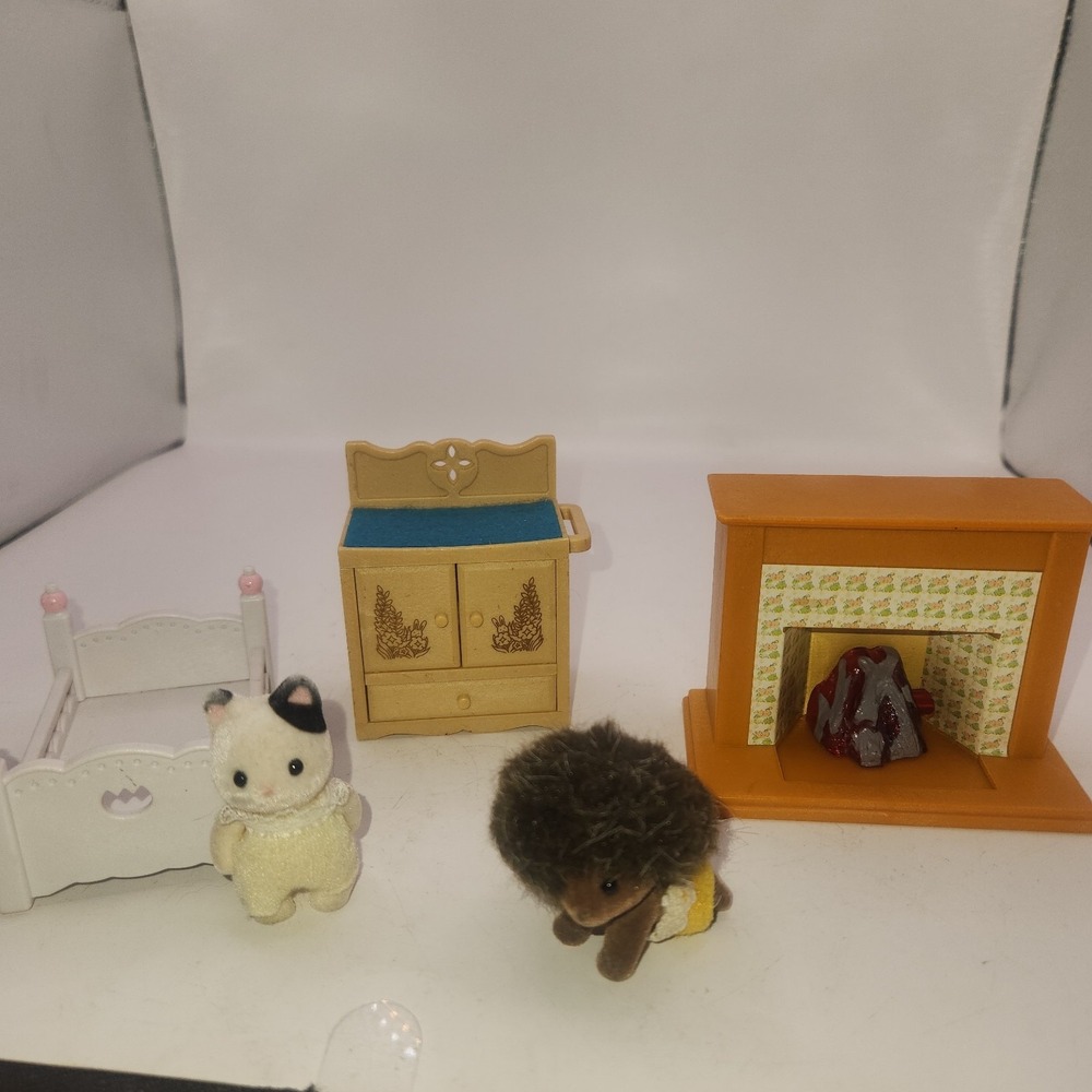 Calico Critters / Sylvanian Families Lot Of 5 Calico Critters And Accessorories